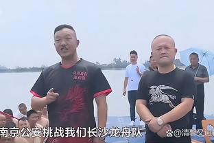 拉什福德半场：2射1正进1球，12次触球丢5次球权，过人对抗皆挂零